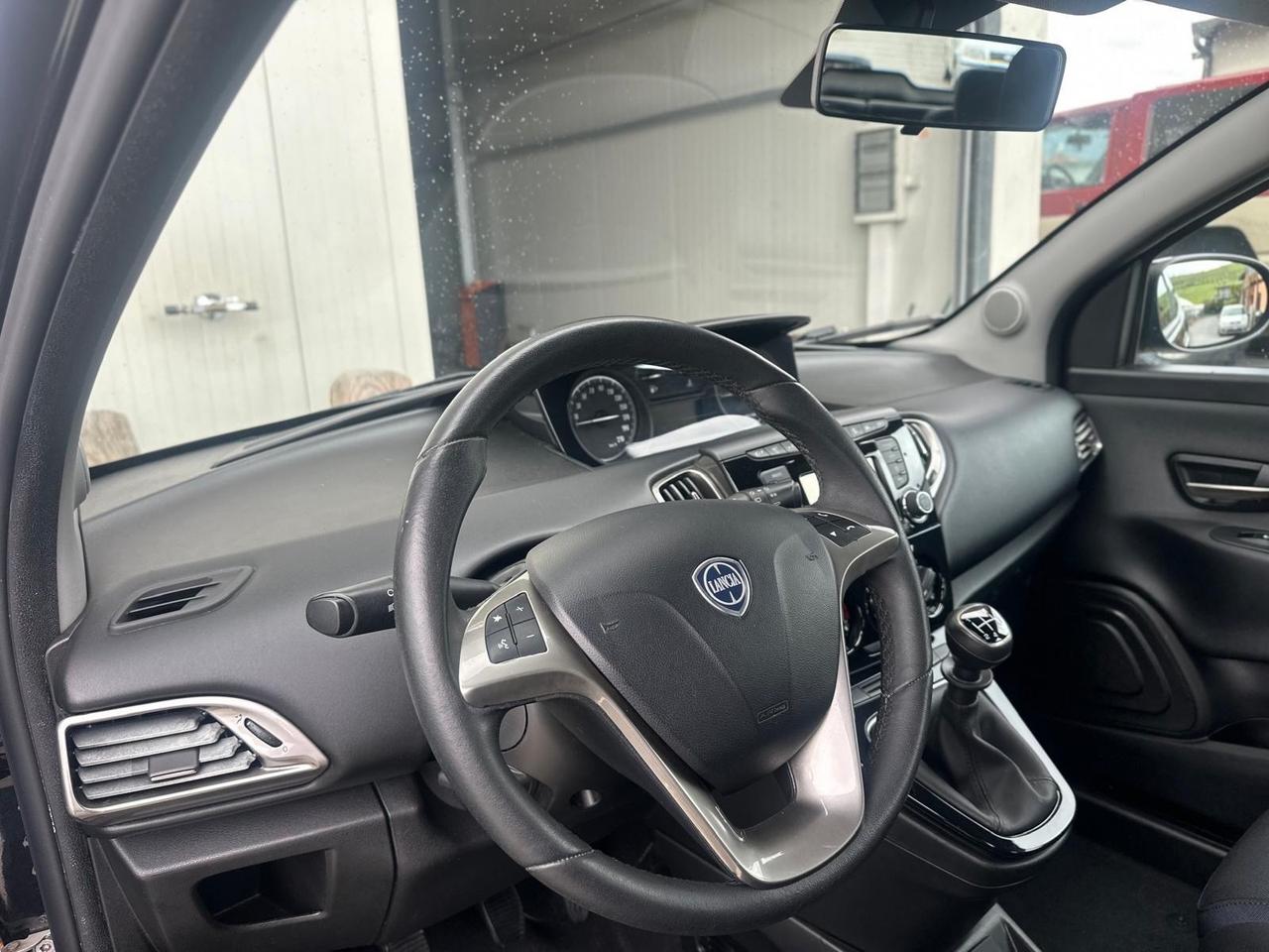 Lancia Ypsilon 1.2 69 CV 5 porte S&S Platinum