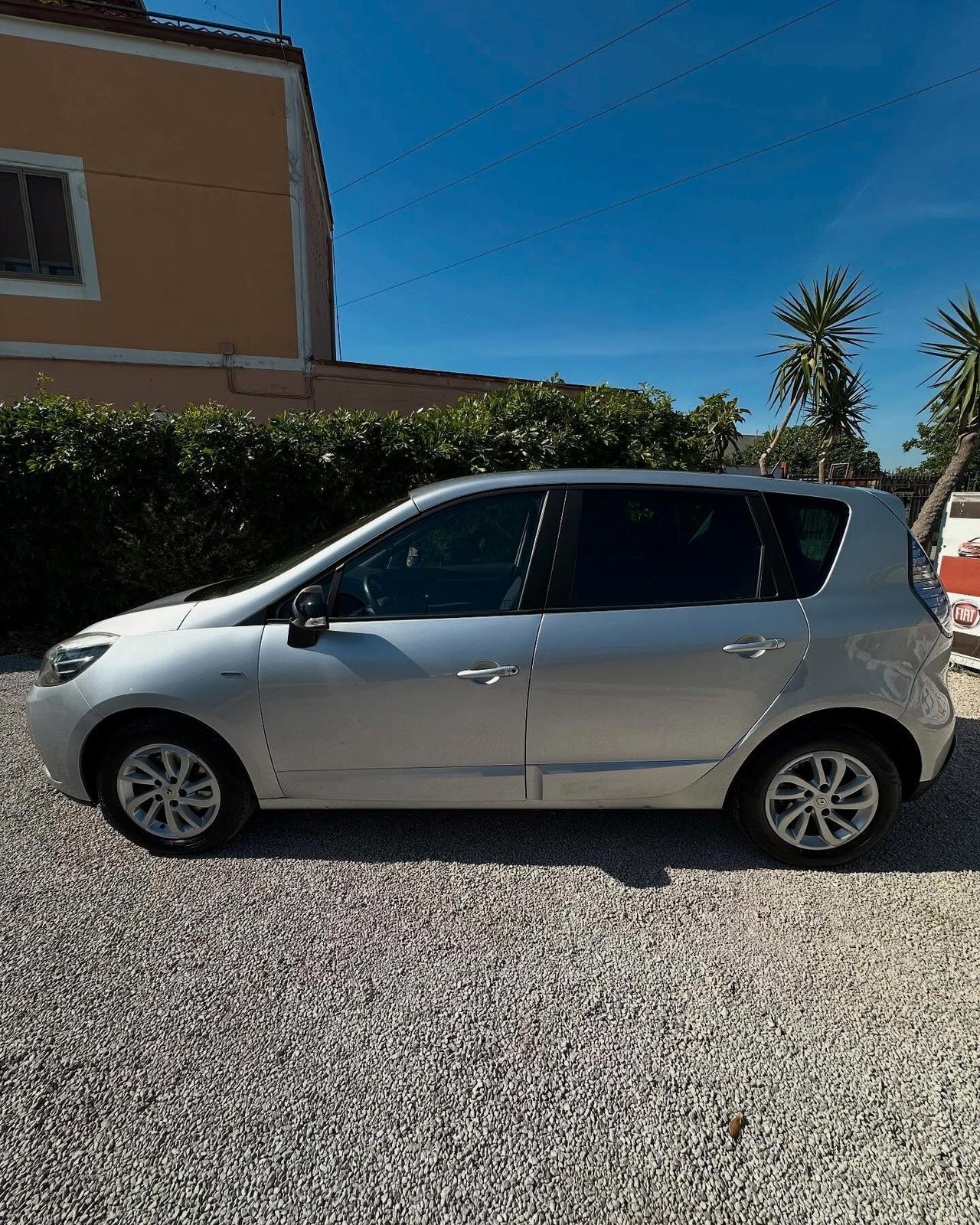 Renault Scenic Scénic XMod dCi 110 CV EDC Limited