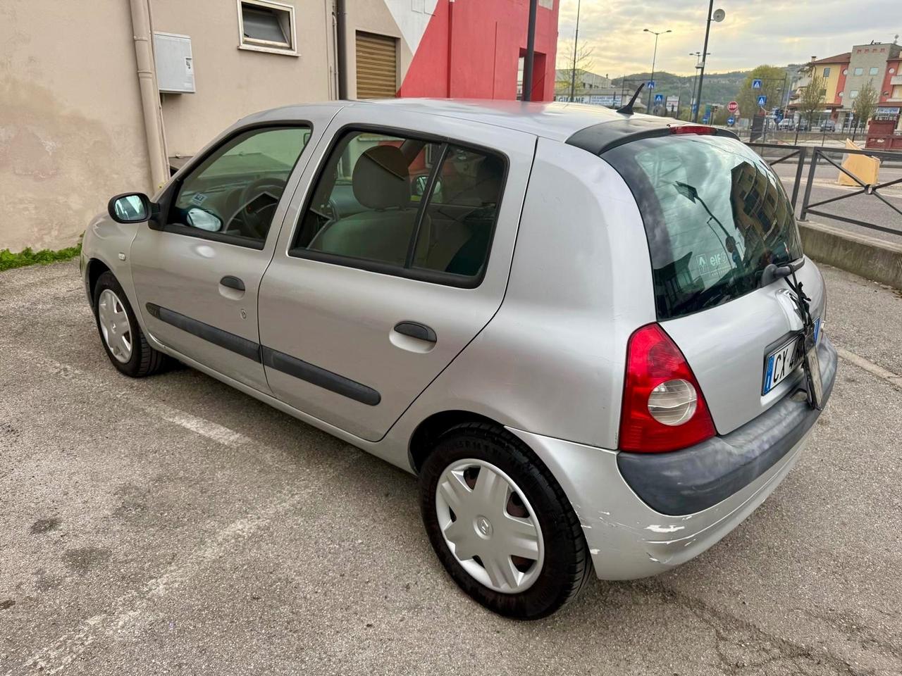 Renault Clio 1.2 16V cat 5 porte Luxe Privilège