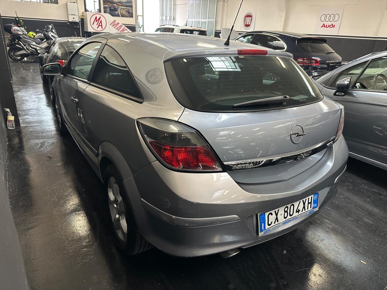 Opel Astra GTC 1.6 16V Twinport 3 porte Sport