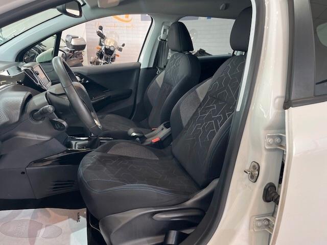 Peugeot 2008 1.2 puretech Signature s&s 82cv * 81 000 KM *