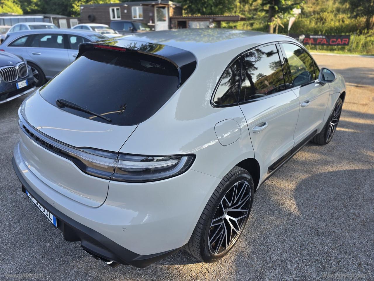 PORSCHE Macan 2.0 T