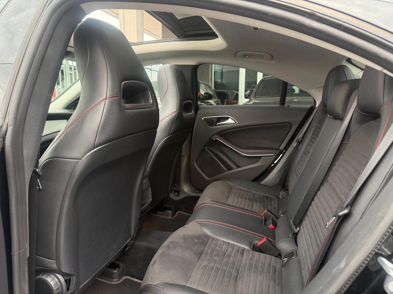 Mercedes-Benz CLA 220 d Premium 4matic auto AMG / TETTO PANORAMICO