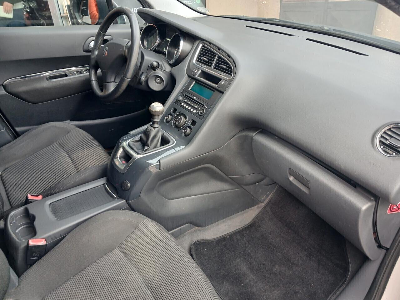 Peugeot 5008 1.6 HDi 7 POSTI