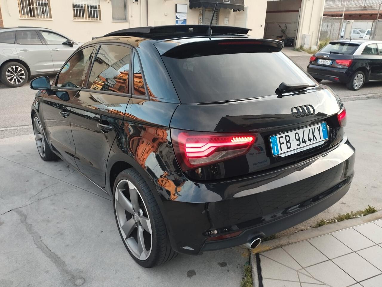 Audi A1 Sportback S-line 1.6 tdi s-tronic