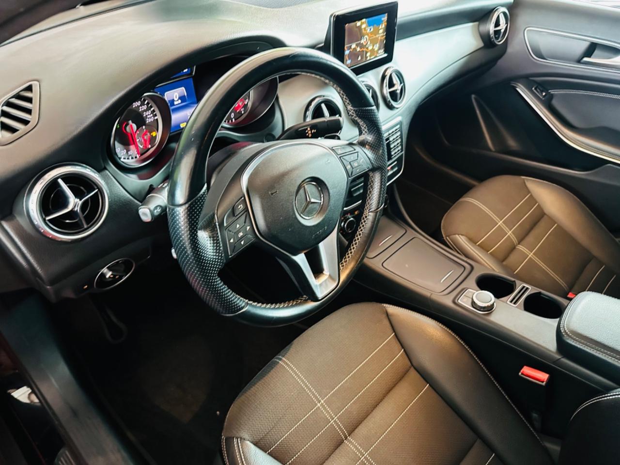 Mercedes-benz GLA 200 CDI Premium AMG Com Nuova