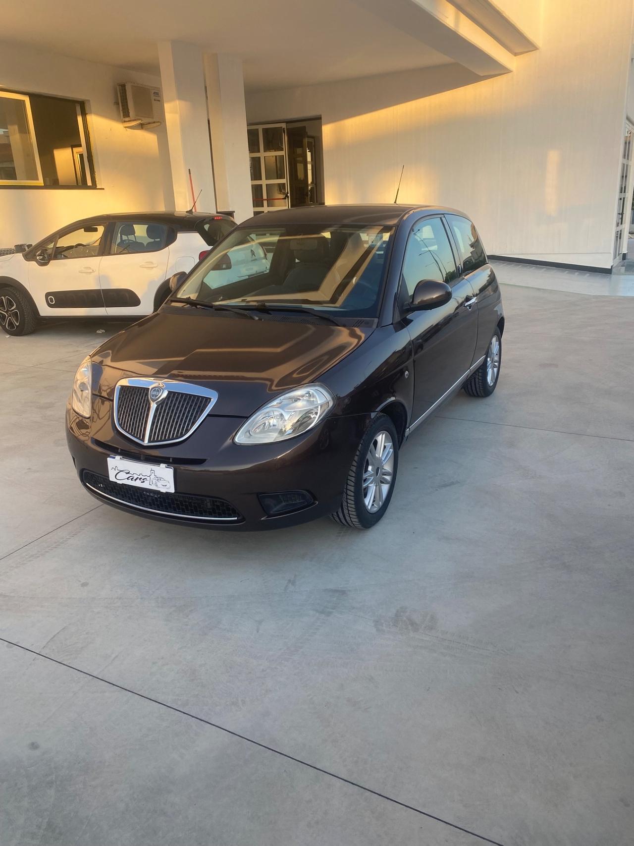 Lancia Ypsilon 1.3 MJT 75 CV Platino