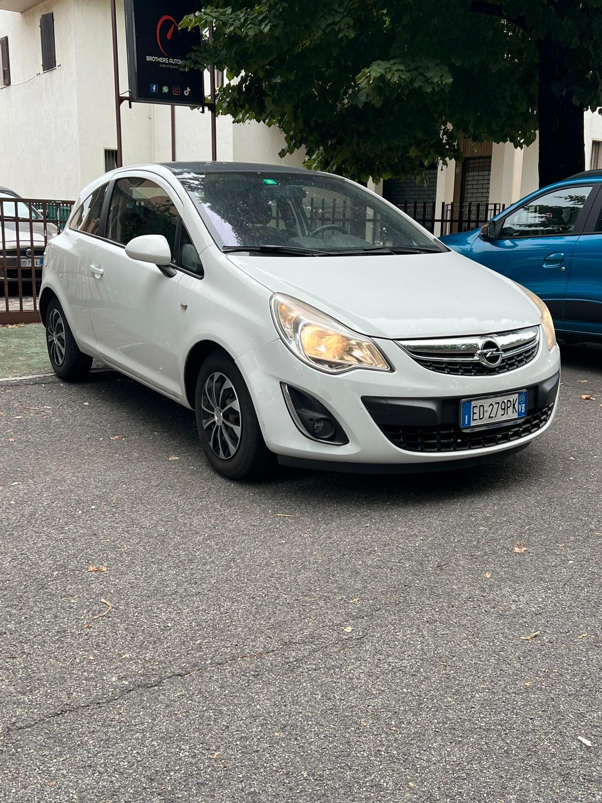 Opel Corsa 1.4 16V 3 porte b-color X NEOPATENTATI