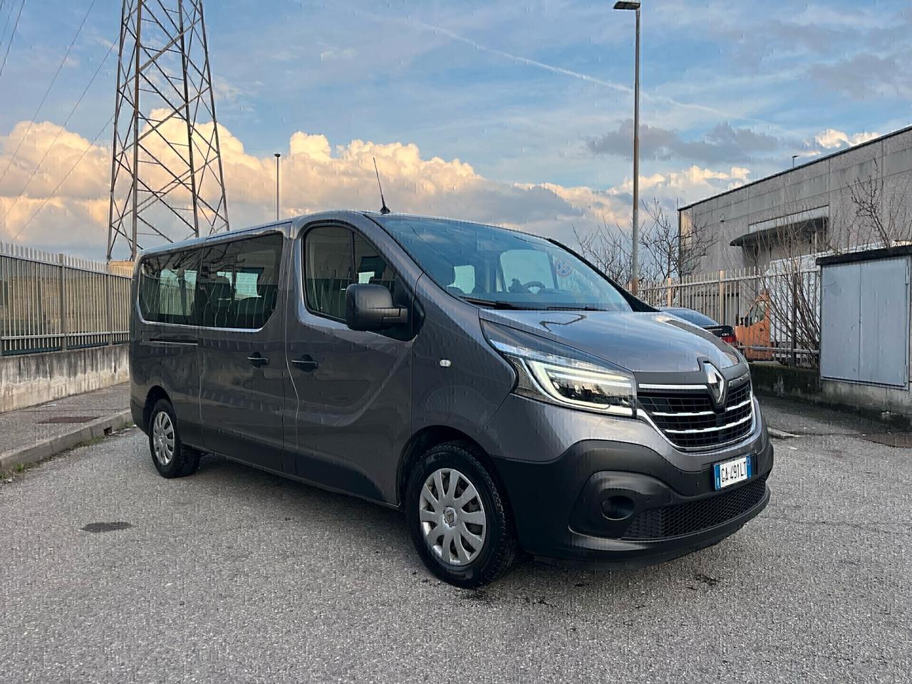 RENAULT TRAFIC 9P LUNGO CAMBIO AUTOMATICO DOPPIA PORTA