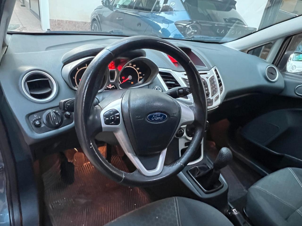 Ford Fiesta 1.4 TDCi 70CV 5 porte Titanium