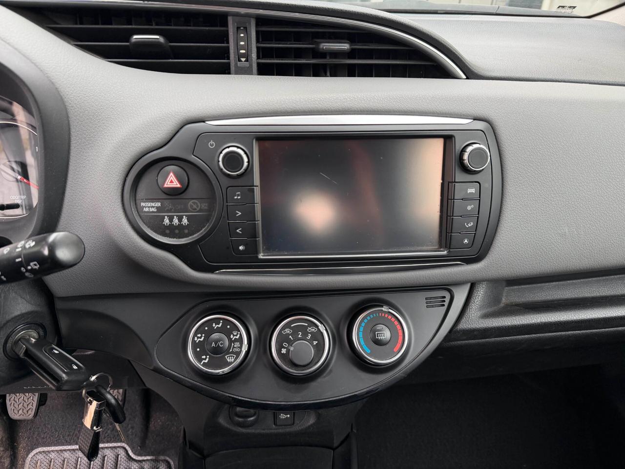 Toyota Yaris 1.0 5 porte Cool NEOPATENTATI