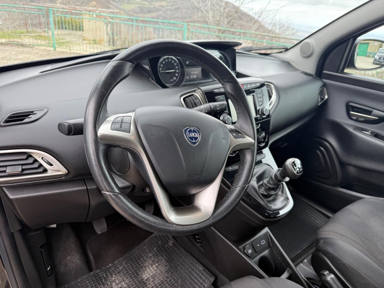 Lancia Ypsilon 1.0 FireFly 5 porte S&S Hybrid Ecochic Gold