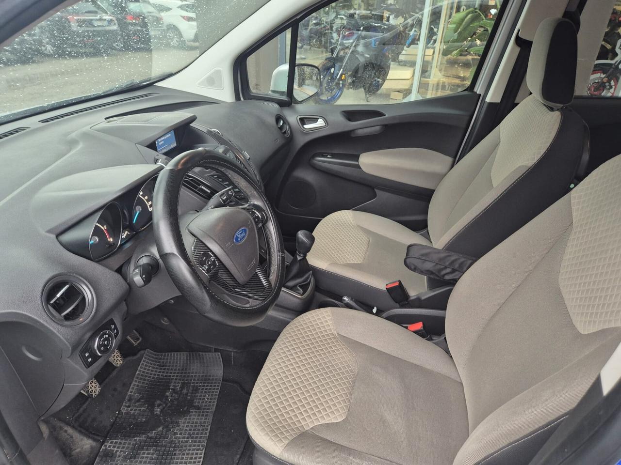 Ford Tourneo Courier 1.5 TDCI Titanium E6B