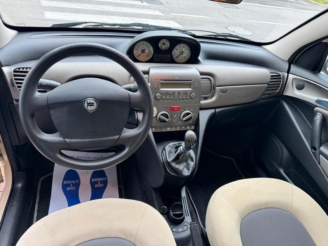 Lancia Ypsilon 1.2 16V Platino
