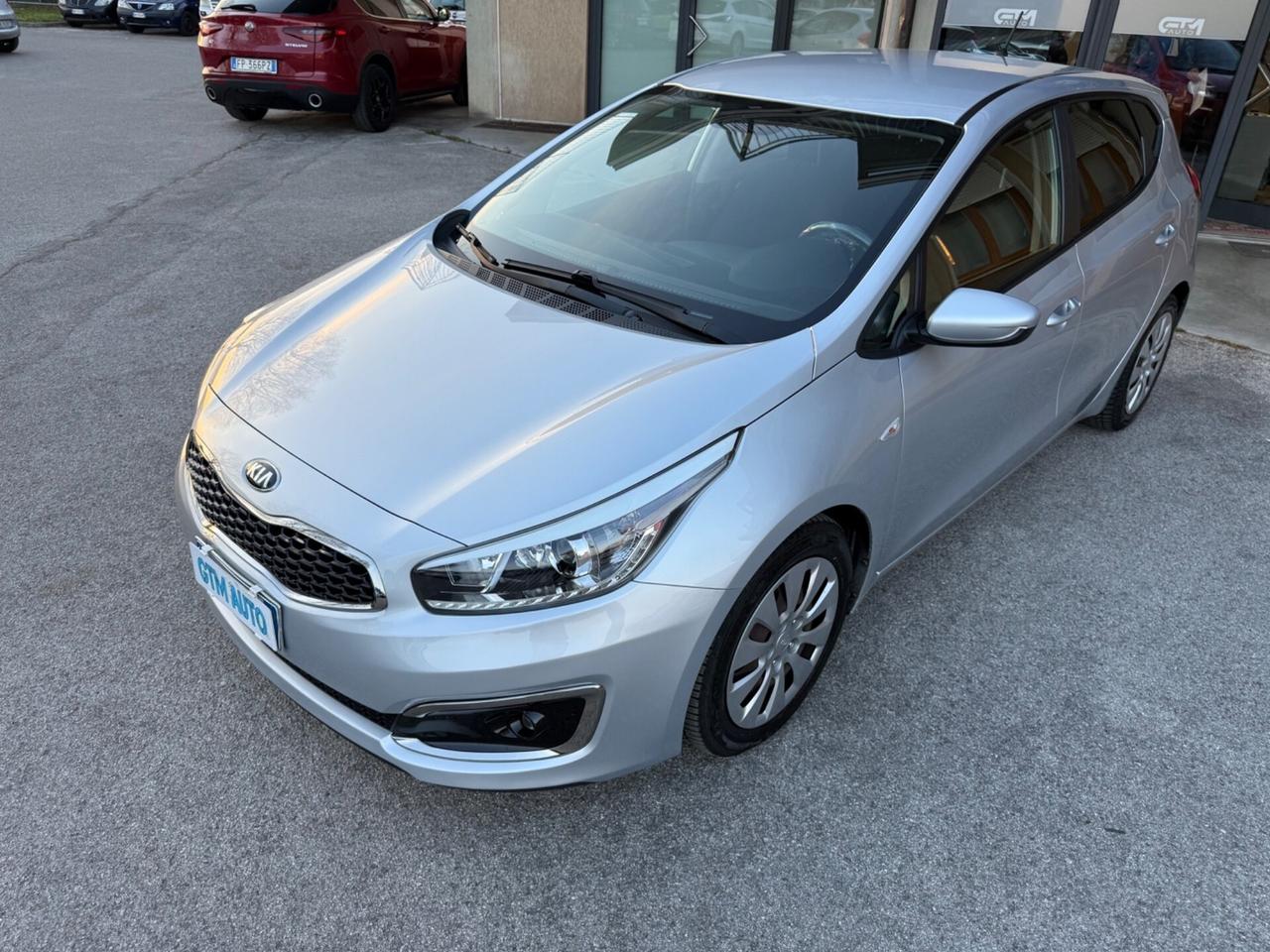 Kia Ceed - 1.6 CRDi 110 CV 5 porte - Neopatentati