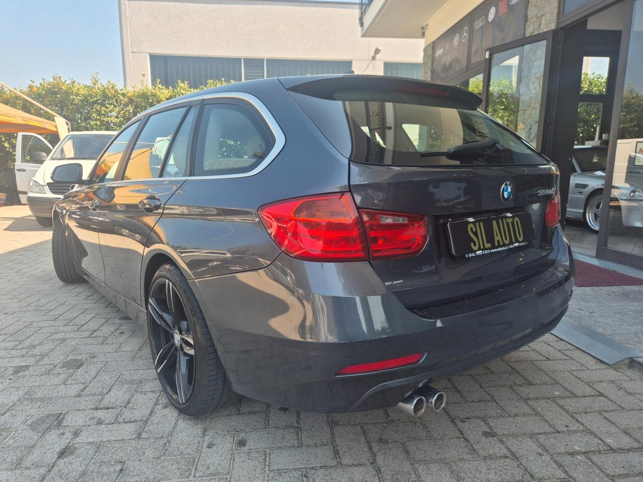 Bmw 330dA Touring Luxury/ AUT