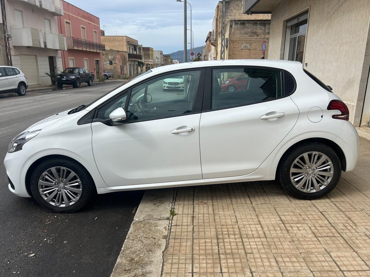 Peugeot 208 BlueHDi 75 5 porte Allure