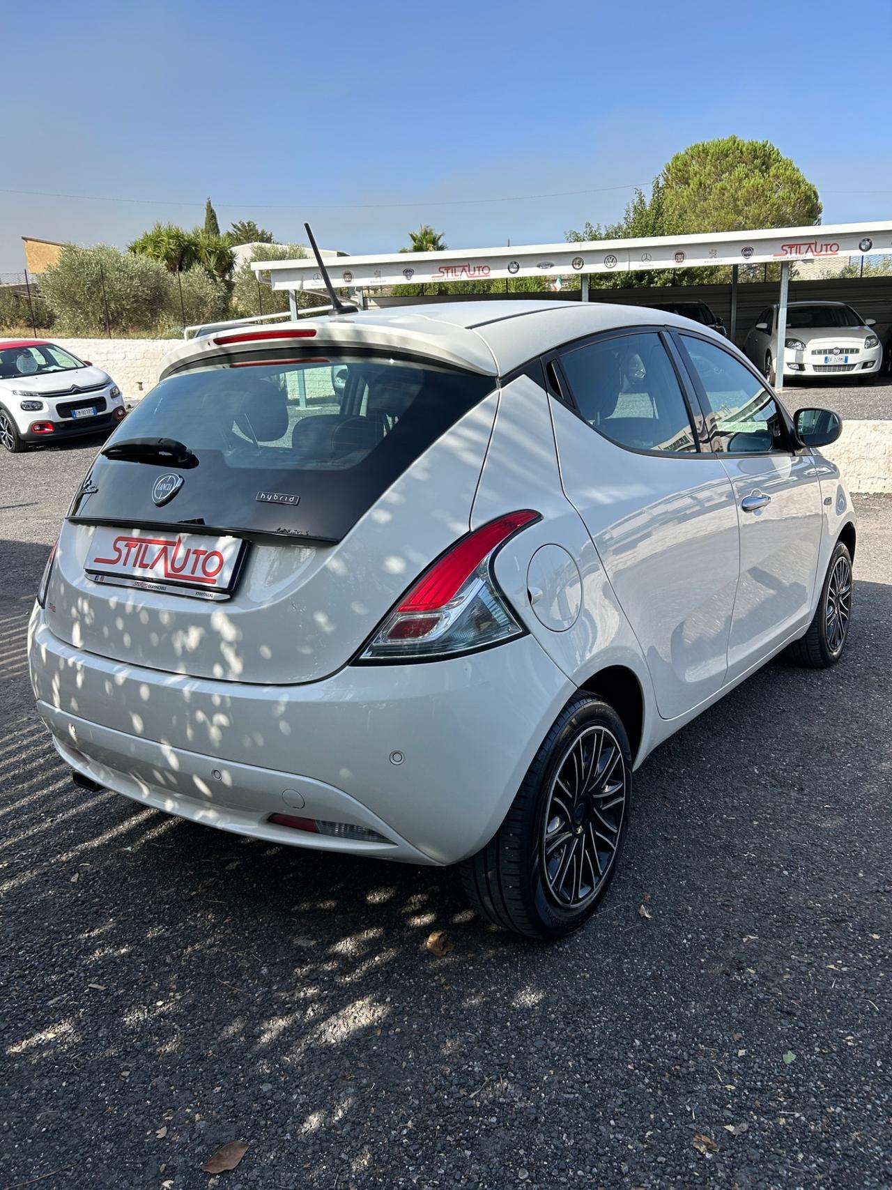 Lancia Ypsilon 1.0 FireFly 5 porte S&S Hybrid Ecochic Gold