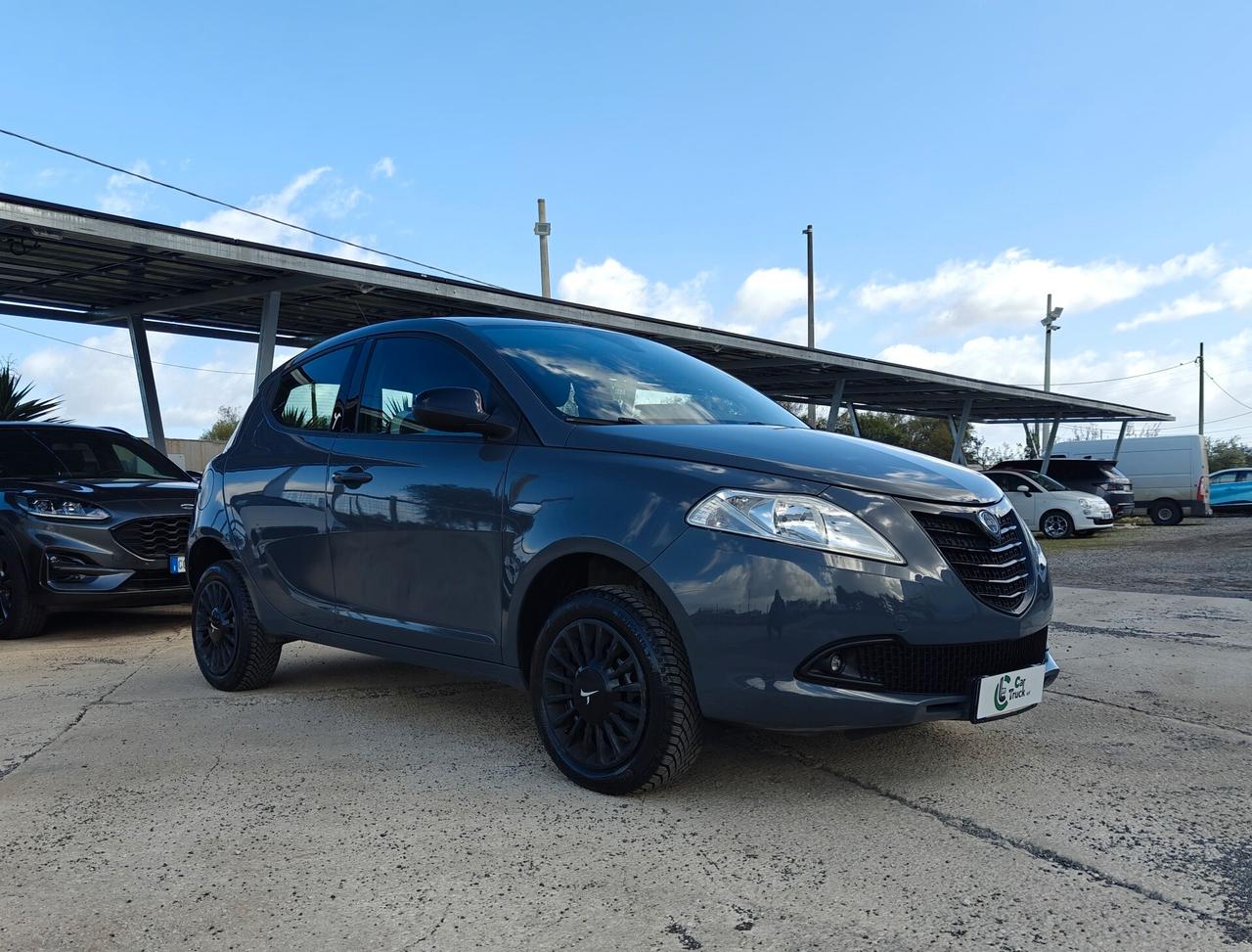 Lancia Ypsilon 0.9 TwinAir 85 CV 5 porte Metano Ecochic Elefantino