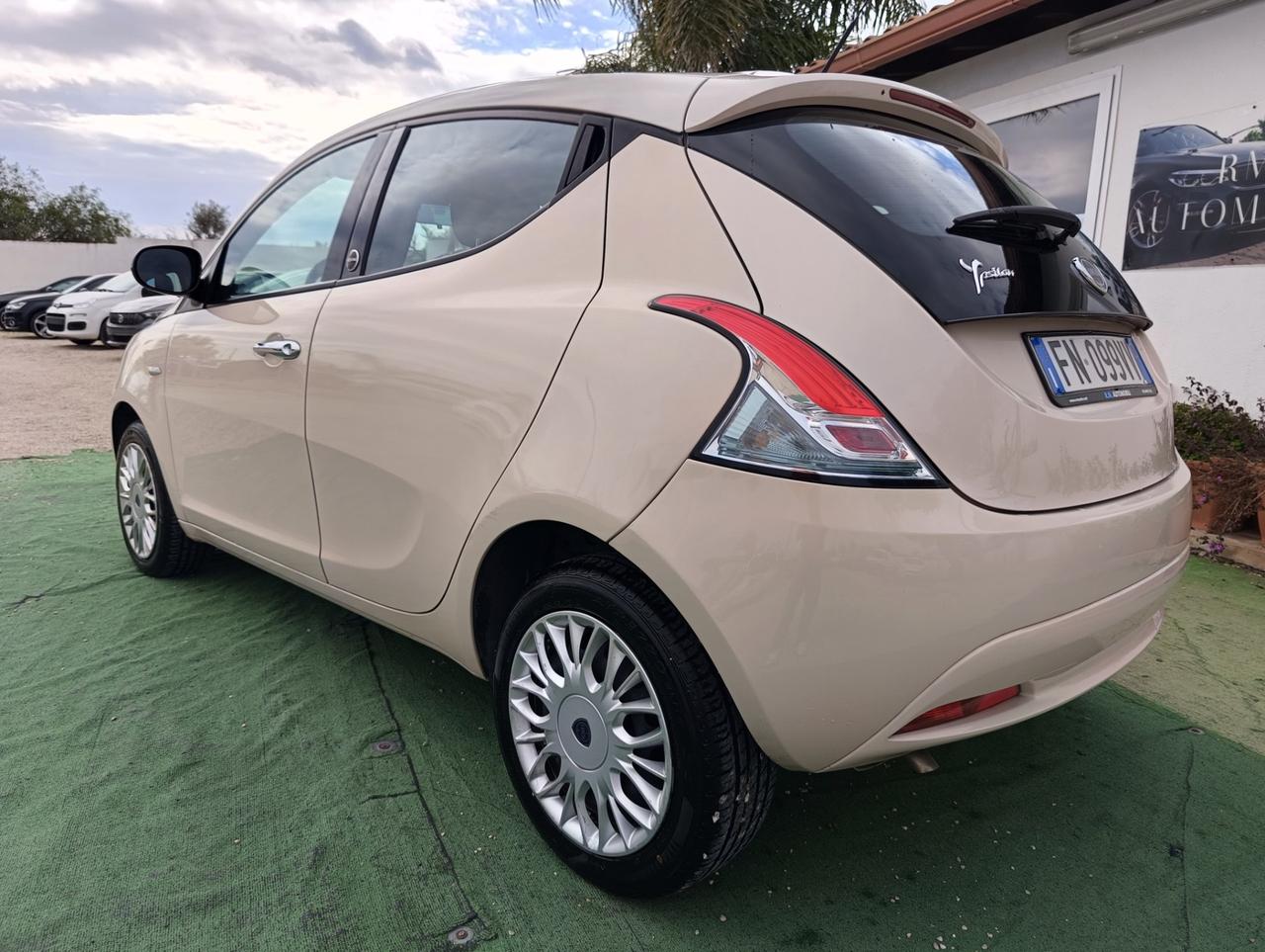 Lancia Ypsilon 1.2 69 CV 5 porte GPL Ecochic Silver - 2018