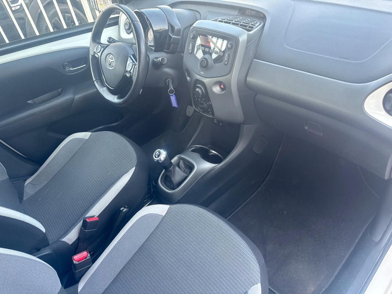 Toyota Aygo Connect 1.0 VVT-i 72 CV 5 porte x-play