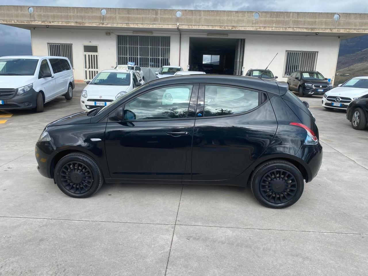 Lancia Ypsilon 1.2 69 CV Benzina-GPL Ecochic Elefantino Blu