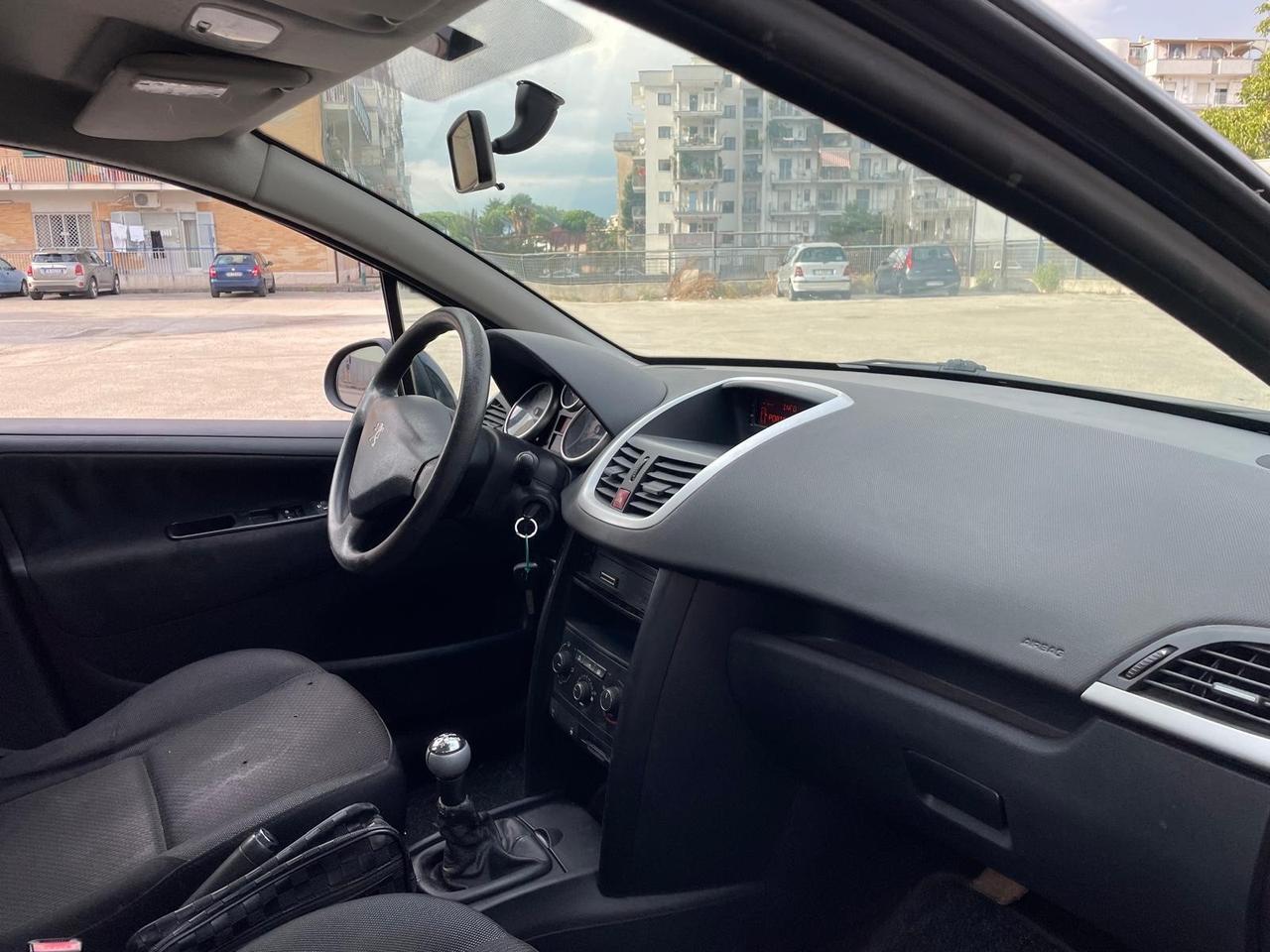 Peugeot 207 1.4 8V 75CV 5p. X Line