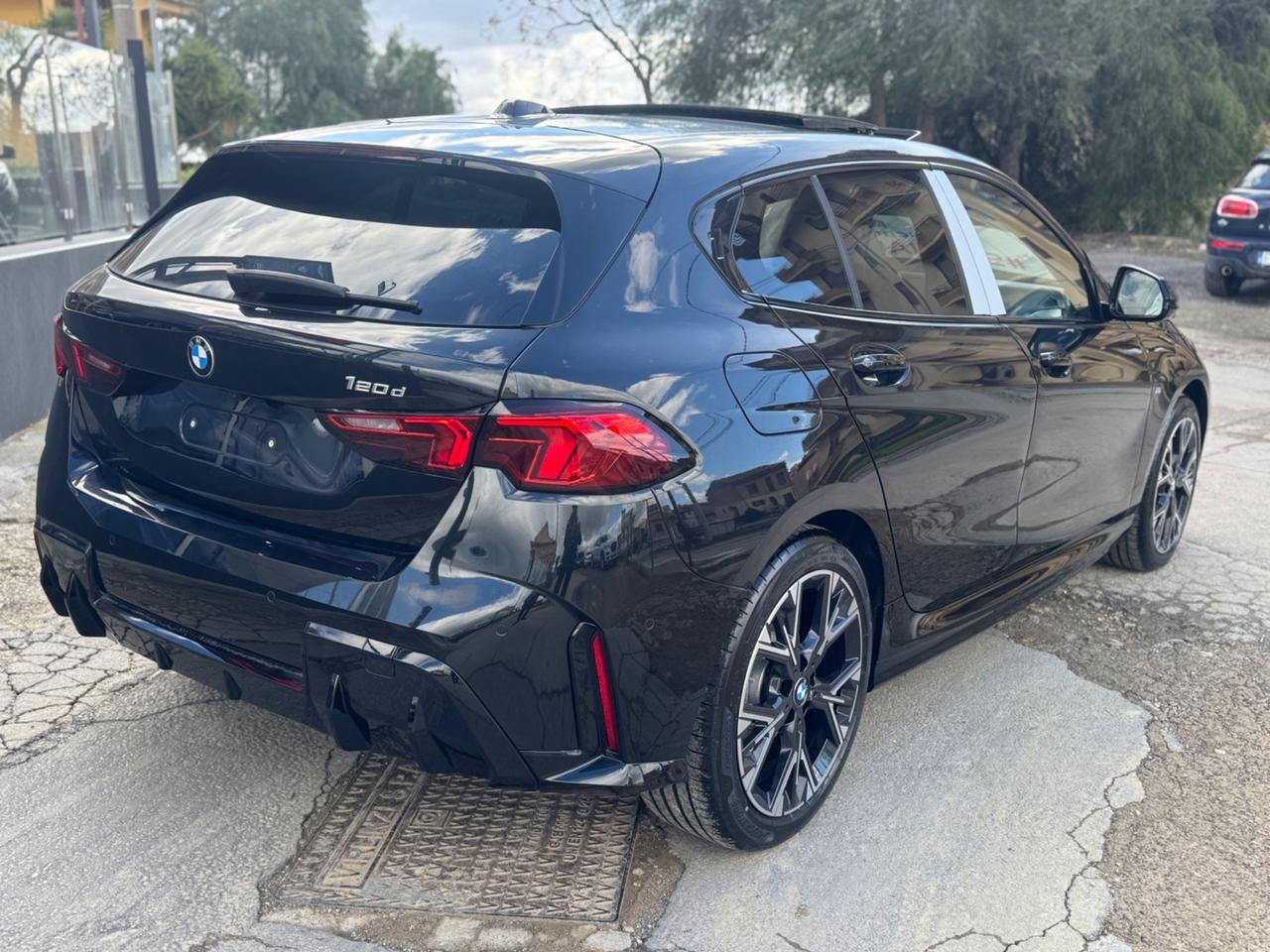 BMW SERIE 1 120D MHEV 150 CV M-SPORT DESIGN TETTO KM 0 FULL IVA