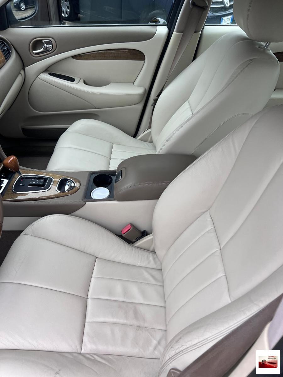 JAGUAR - S-Type - 2.5 V6 24V Executive