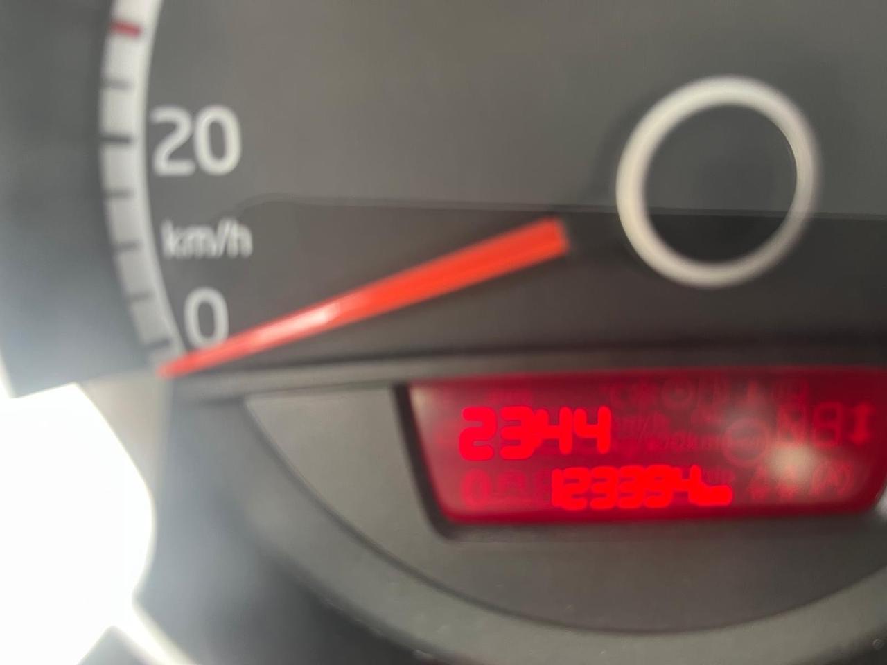 Volkswagen up -5 P-1.0 metano- full- 2015