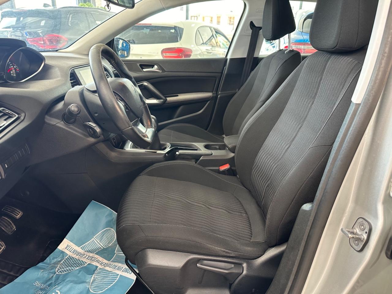 Peugeot 308 1.6 HDi 92 CV Active 2014