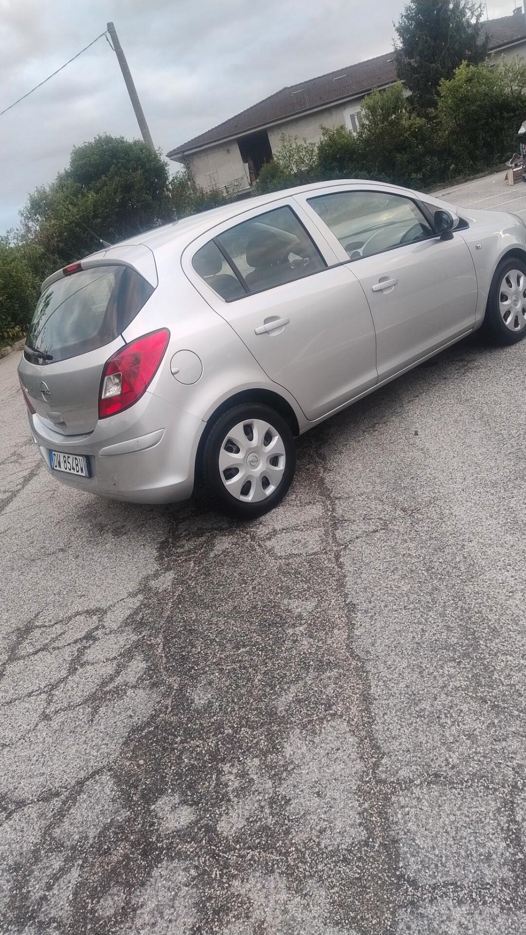 Opel Corsa 1.4 16V 5 porte Cosmo