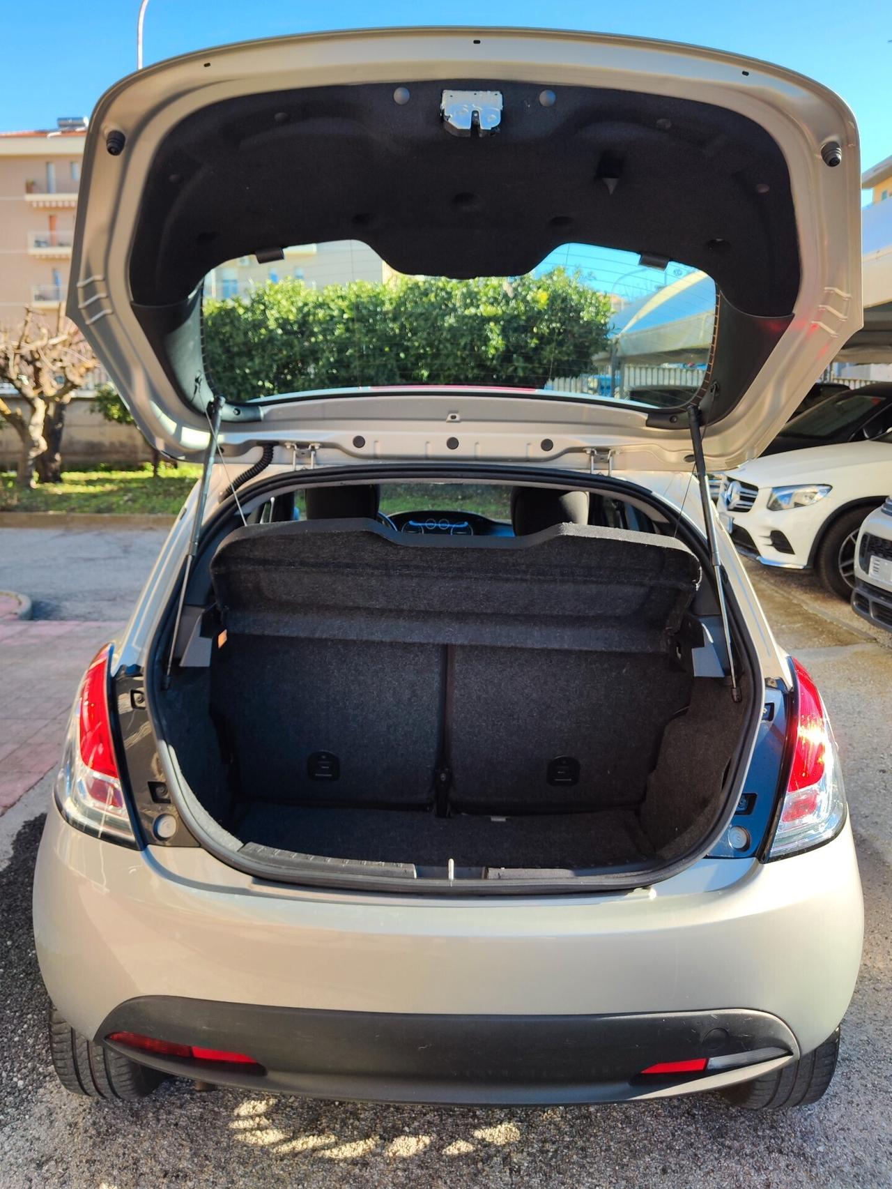 Lancia Ypsilon 1.2 69 CV 5 porte S&S Gold