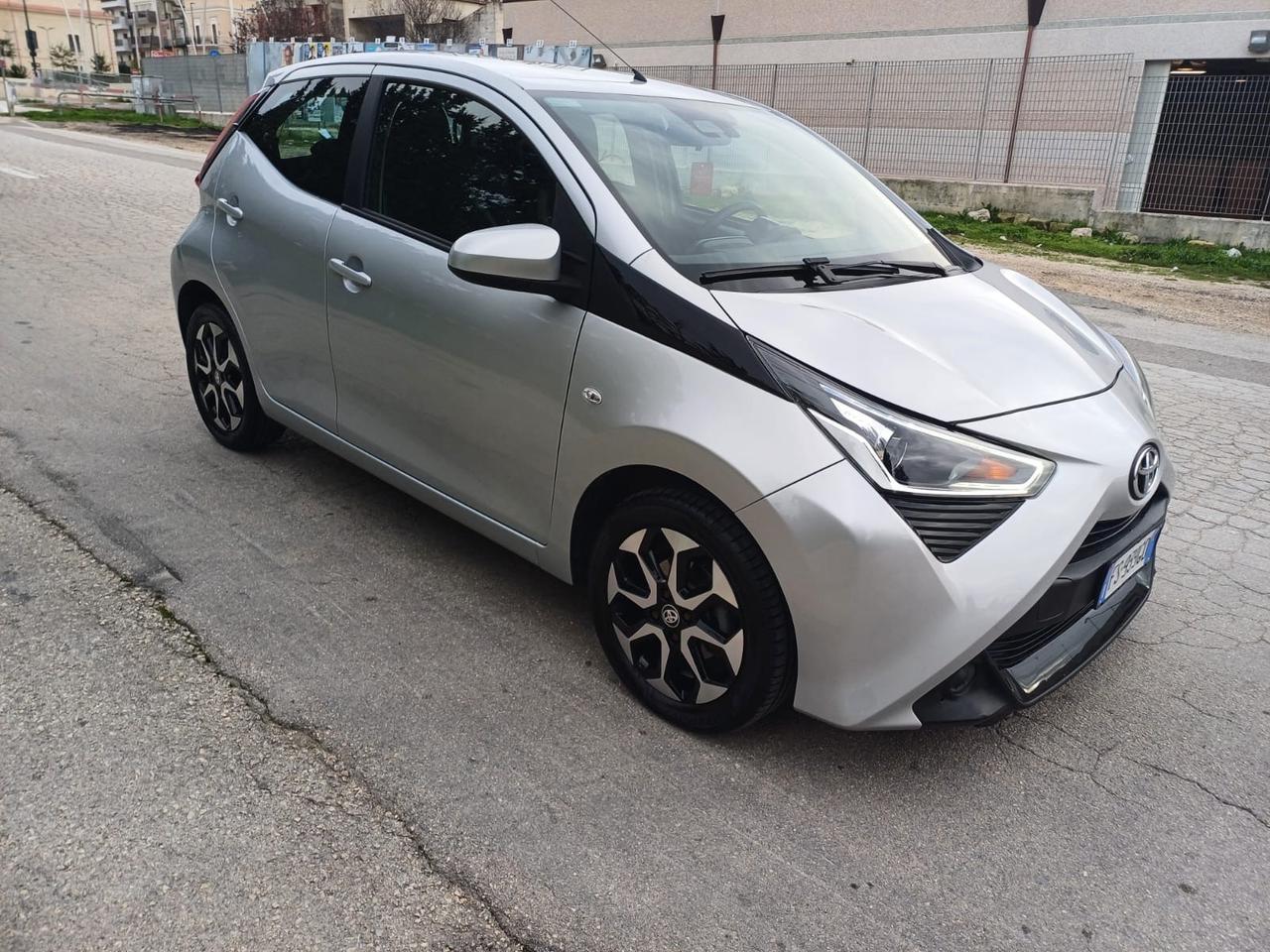 Toyota Aygo 1.0 VVT-i 72 CV 5 porte x-clusiv