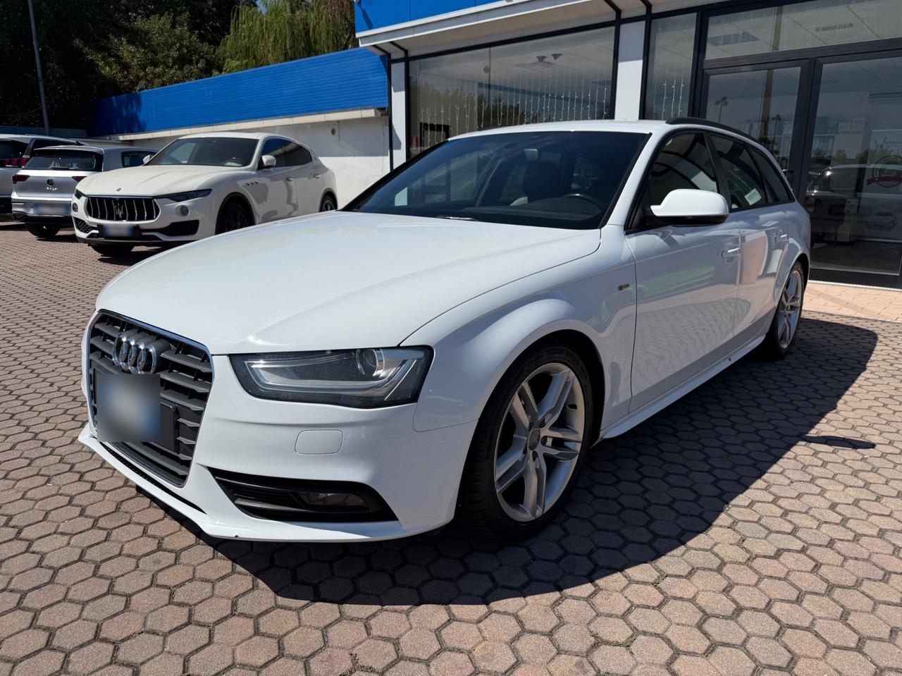Audi A4 Avant 2.0 TDI 177CV s-line interno/esterno