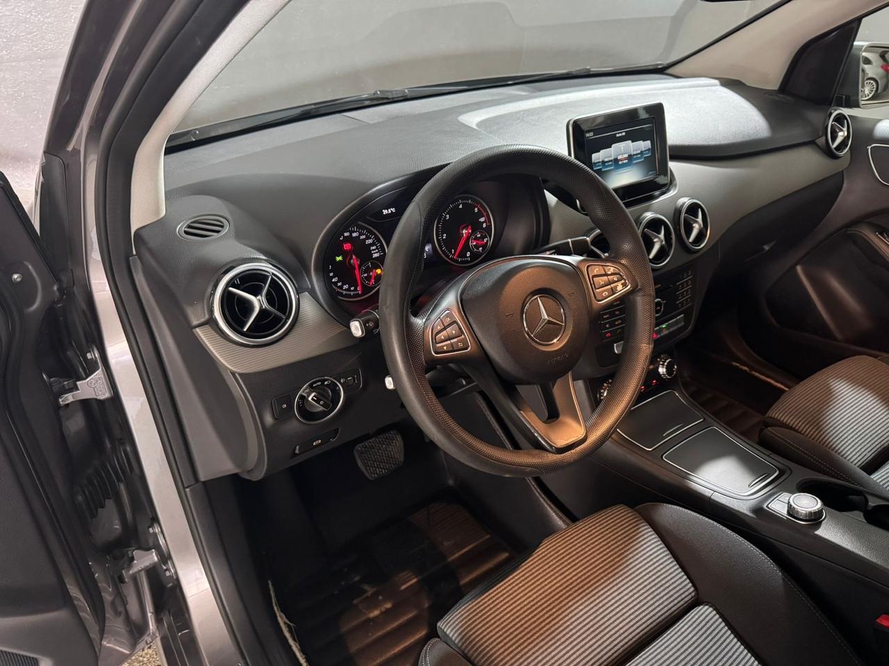 Mercedes-benz B 180 B 180 d Automatic Premium
