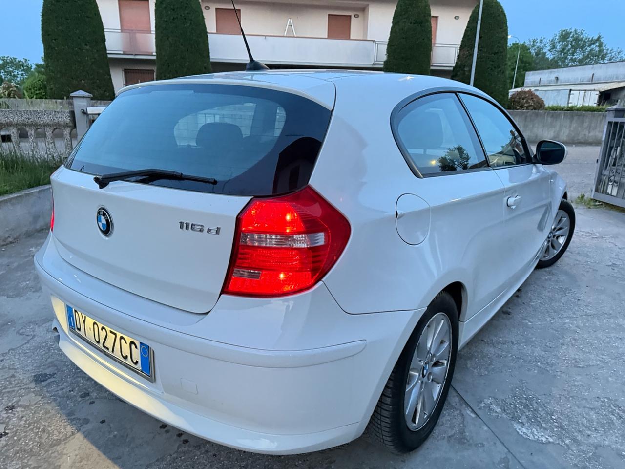 BMW SERIE 1 116D 2.0 DIESEL SOLI 77 MILA KM 09