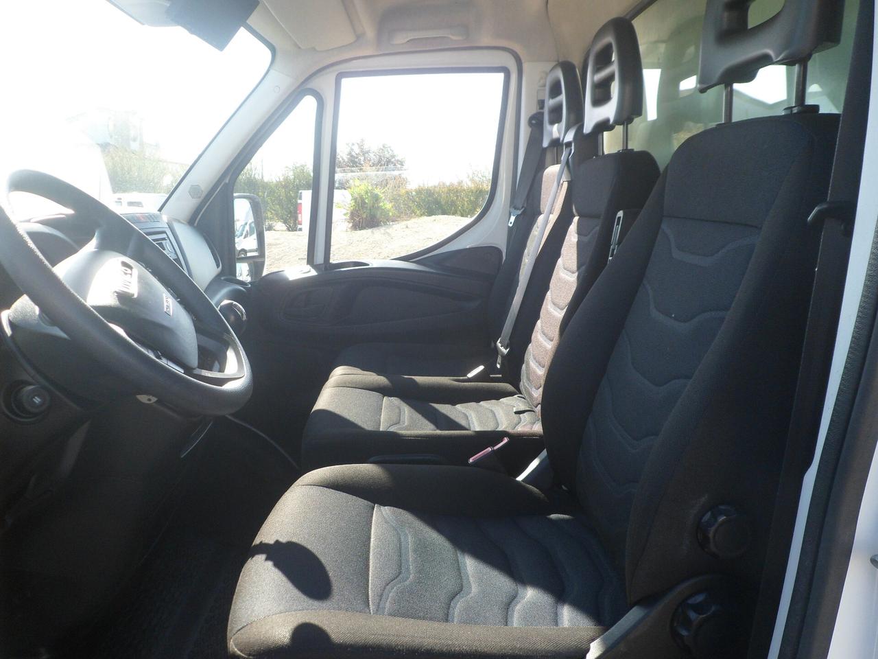 Iveco Daily 35c16 furgonatura con pedana