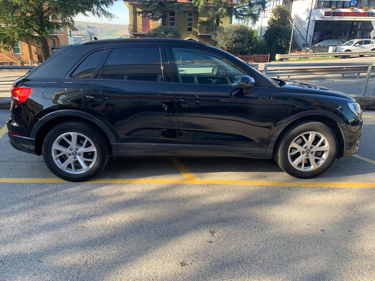 Audi Q3 40 TDI quattro S tronic Business Advanced