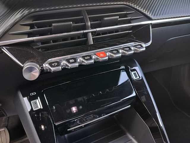 Peugeot 2008 motore elettrico 136 CV Allure