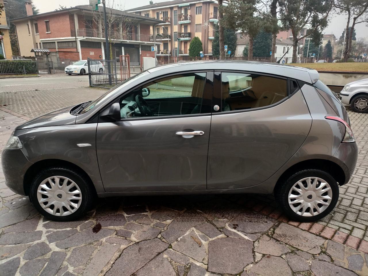 Lancia Ypsilon 0.9 TwinAir 85CV Ecochic Gold