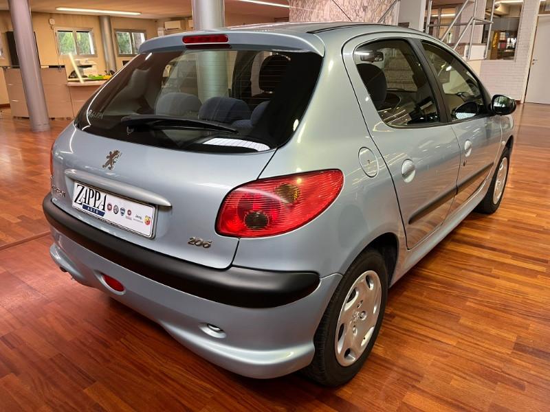 PEUGEOT 1.1 5p. Lee