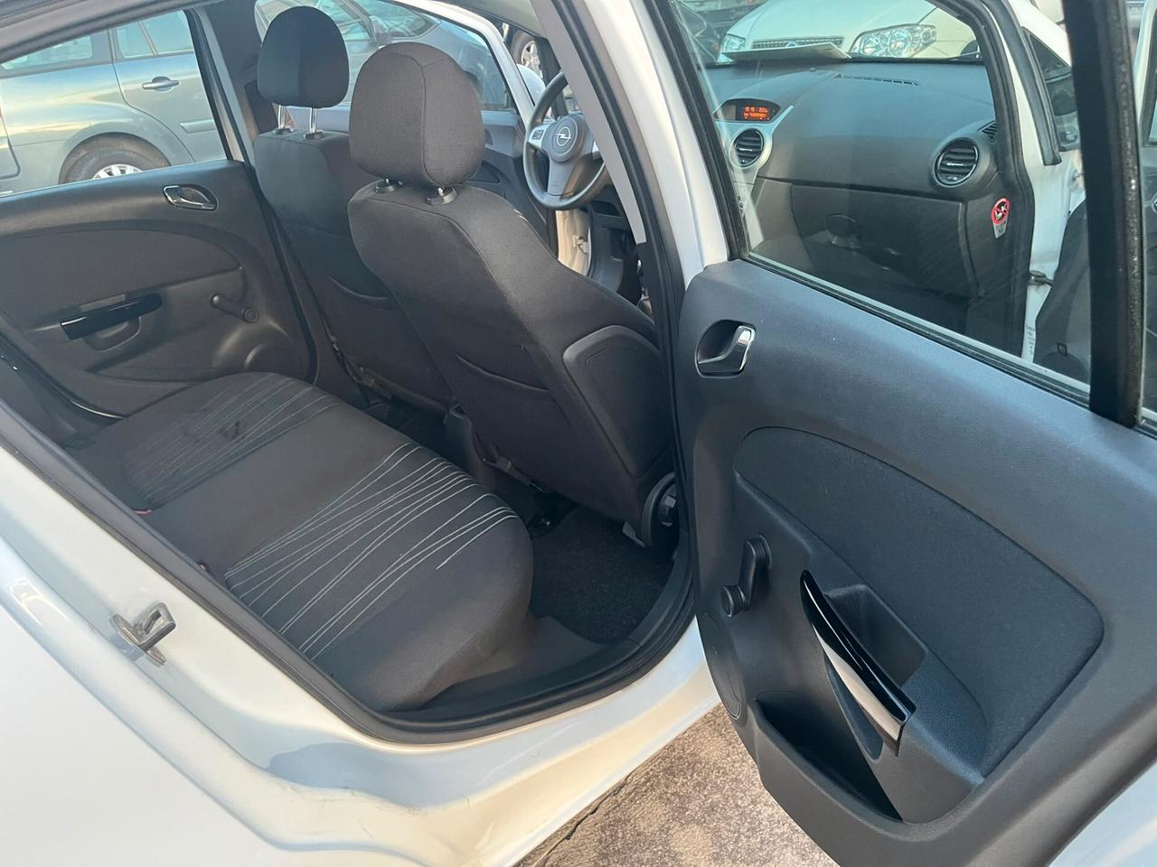 Opel Corsa D 1.2 80cv Enjoy Benzina e GPL Fabbrica