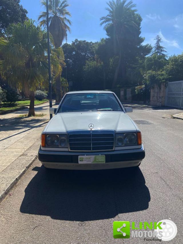 MERCEDES-BENZ 200 E 122 CV Berlina