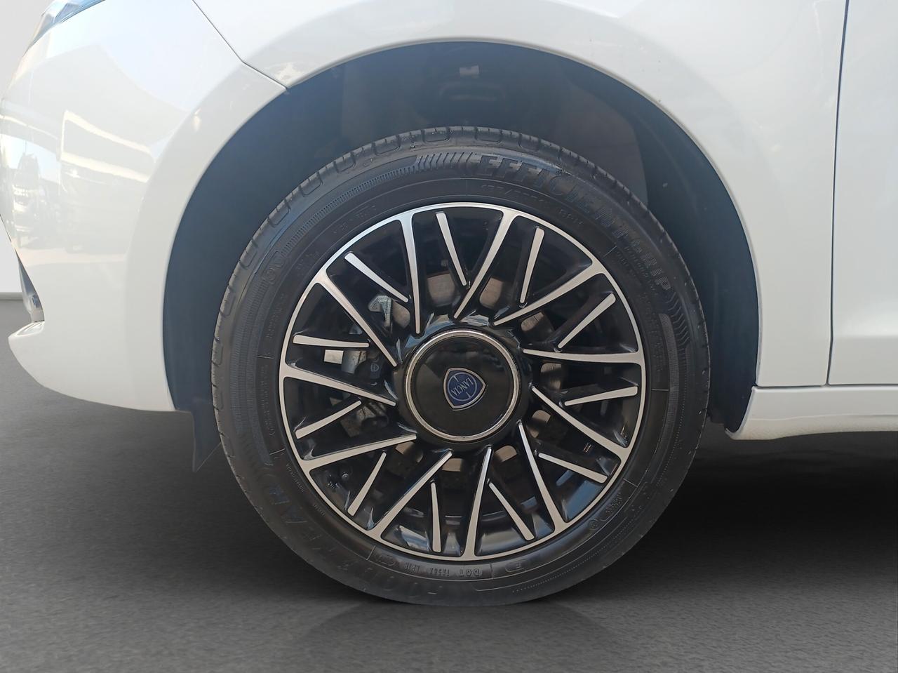 Lancia Ypsilon 1.0 FireFly 5 porte S&S Hybrid Gold