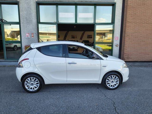 LANCIA Ypsilon 1.2 69 CV 5 porte Silver NEOPATENTATI
