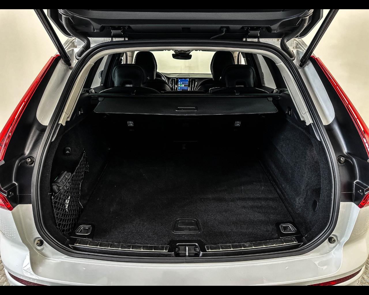VOLVO XC60 B5 (B) AWD Geartronic Momentum Pro
