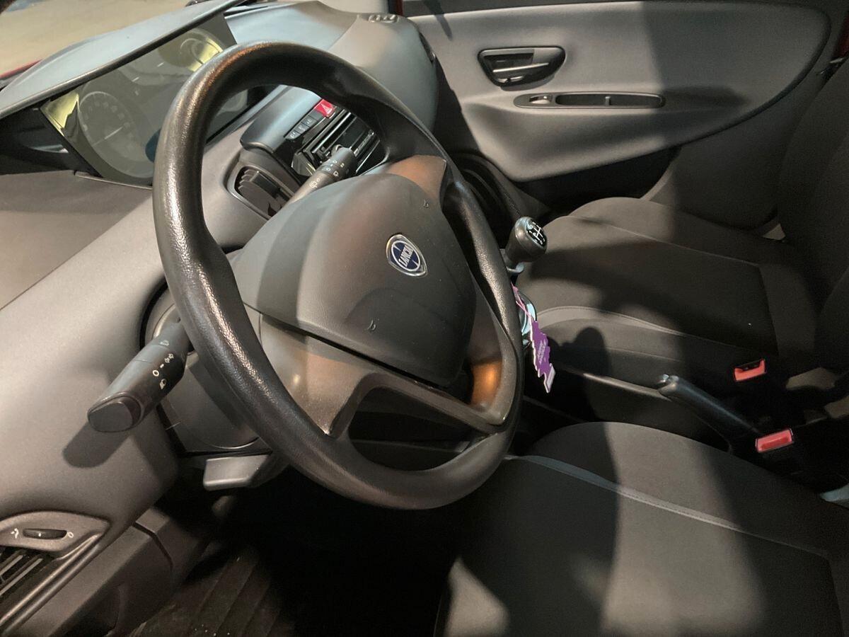 AUTO IN ARRIVO Lancia Ypsilon 1.2 69 CV 5 porte Silver