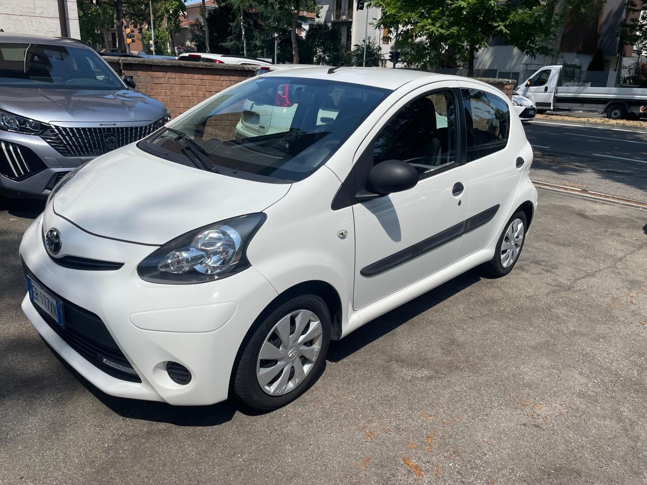 Toyota Aygo 1.0 12V VVT-i 5 porte Lounge Connect