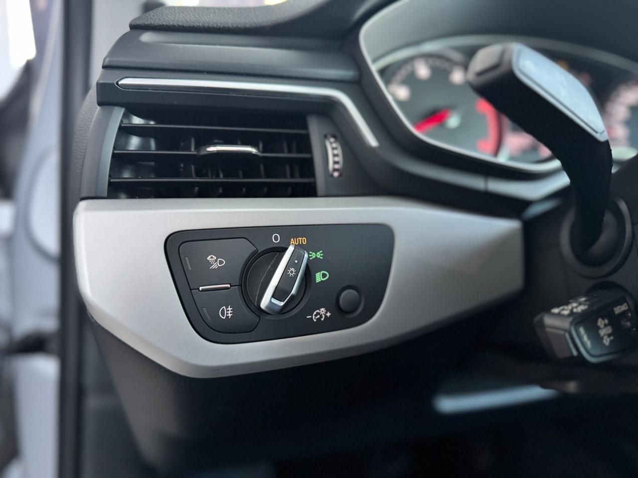 Audi A4 35 TDI/163 CV S tronic line edition